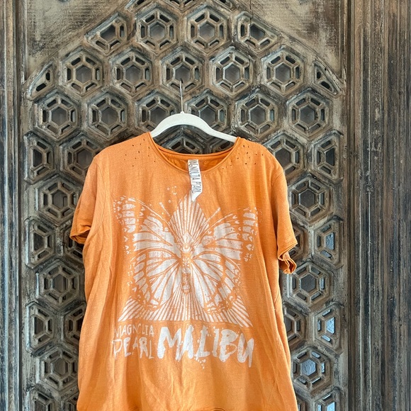 Magnolia Pearl Butterfly Graphic Tee - Picture 3 of 3